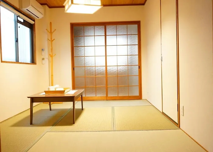 SYOGA A house, next to natural park, near Umeda 梅田駅